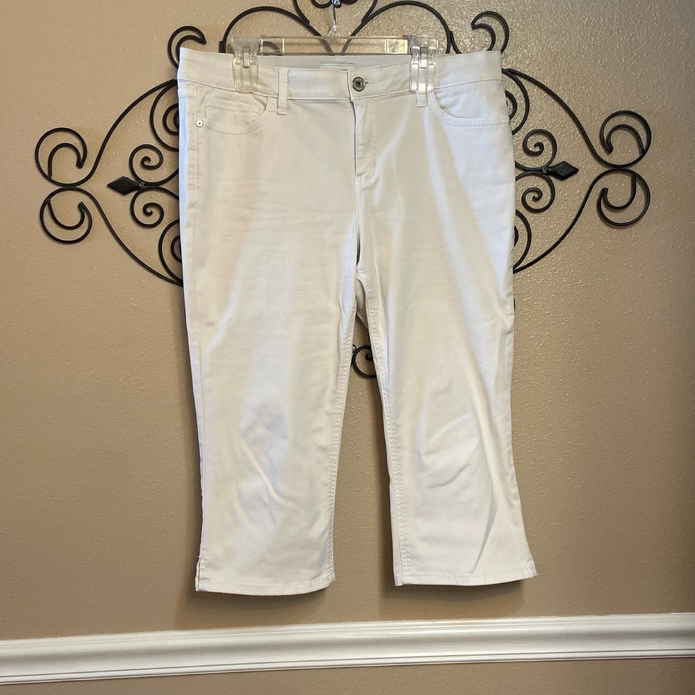 Womens whit capris